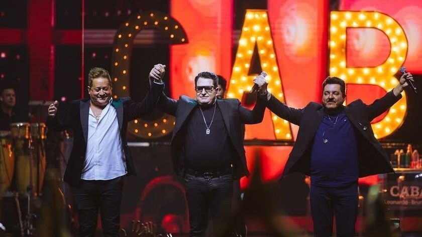 Cabaré - O Último Encontro com Leonardo e Marrone ao vivo