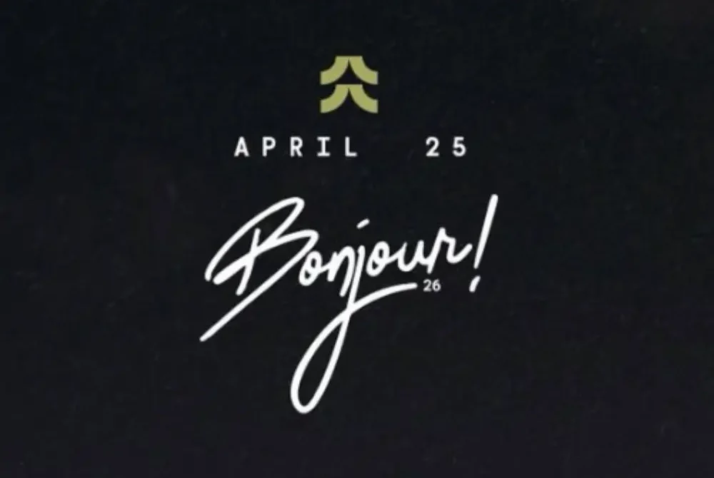 Pessoas se divertindo na Bonjour Party 2026 em Campinas, cercadas pela natureza e música