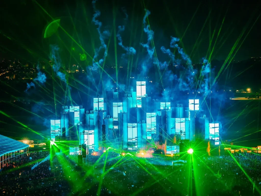 Público animado durante o festival Só Track Boa em São Paulo