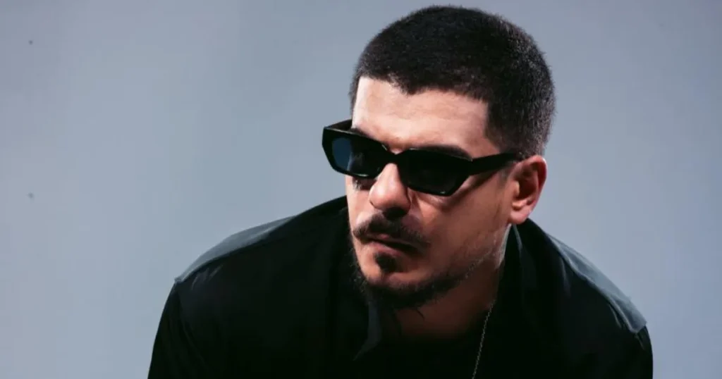 Imagem representativa do DNA Art Car 2026 com iluminação vibrante e elementos de arte contemporânea.