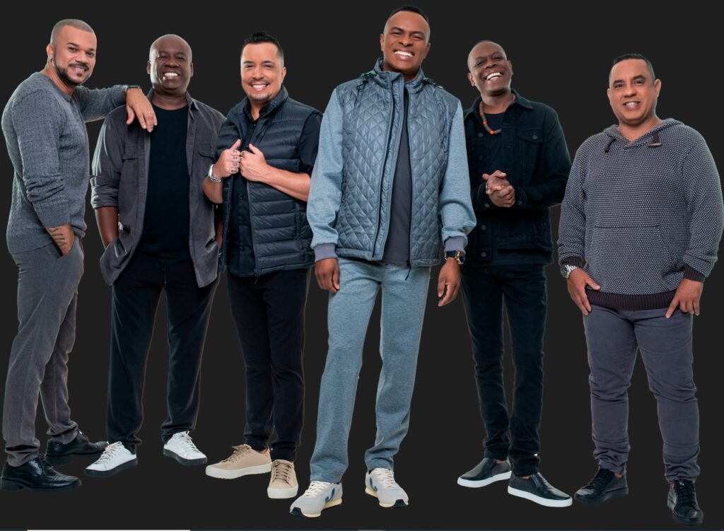 Show do grupo Pique Novo com público em evento de pagode