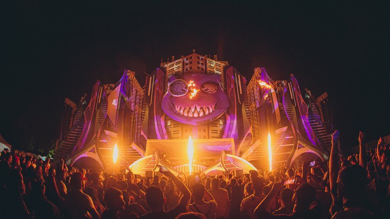 Festival Mundo Psicodélico 2026 em São Paulo com palcos vibrantes e público animado