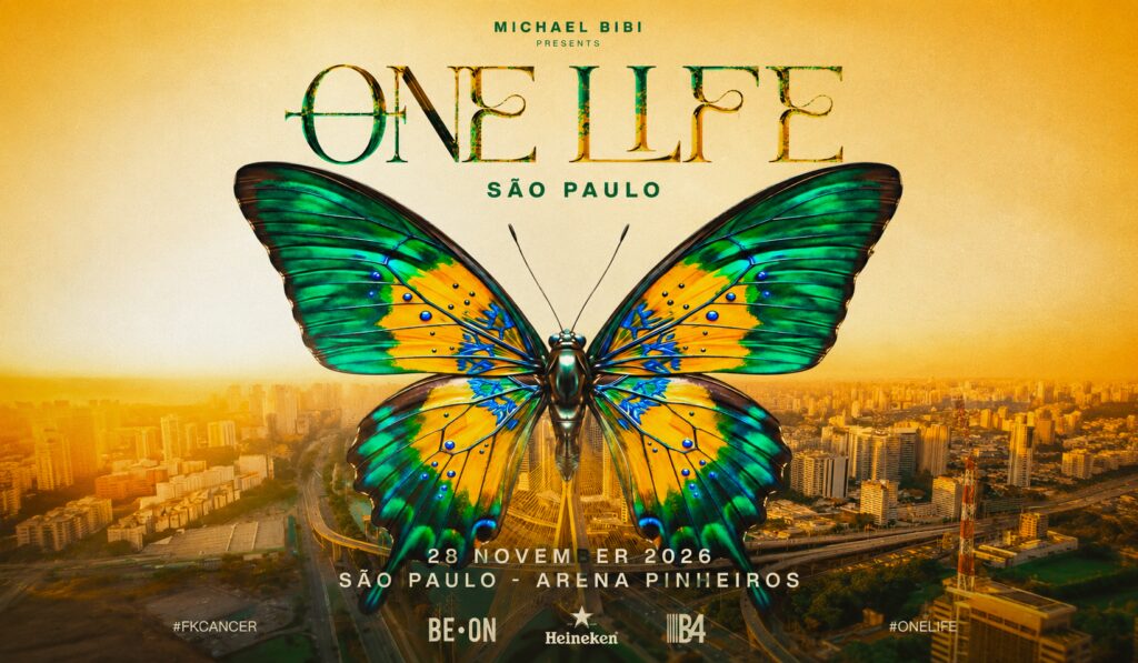 Michael Bibi durante a festa One Life em São Paulo com público animado ao fundo