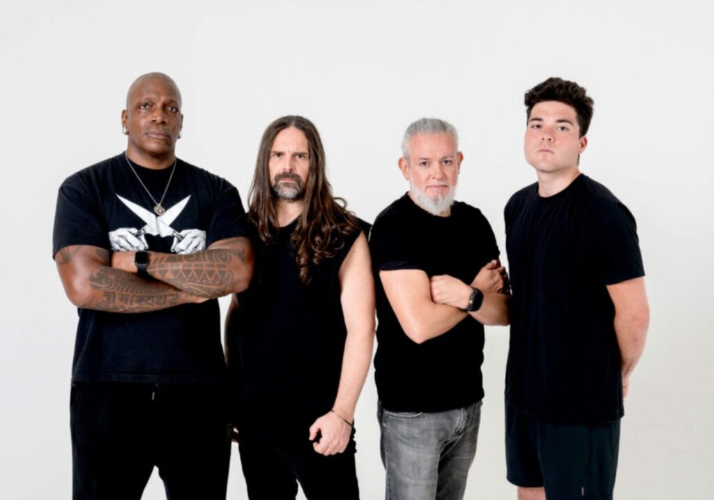 Sepultura em performance ao vivo no Brasil