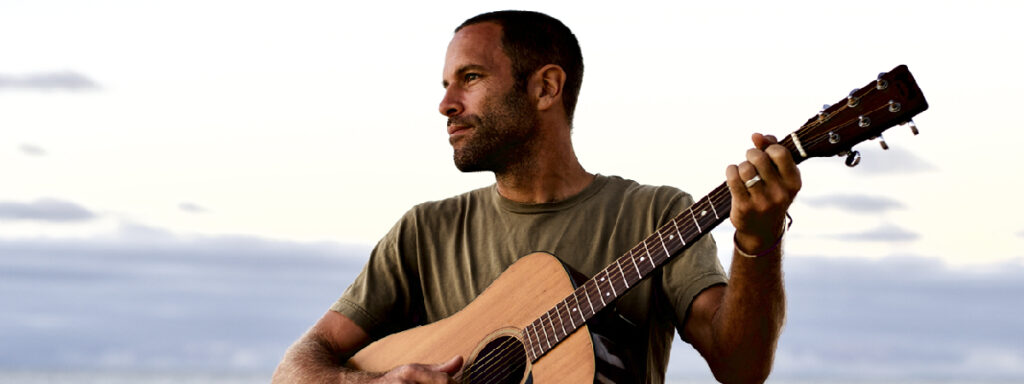 Jack Johnson durante a turnê SURFILMUSIC no Brasil em 2027