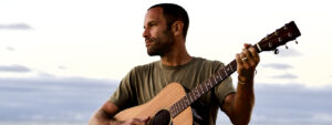 Jack Johnson durante a turnê SURFILMUSIC no Brasil em 2027