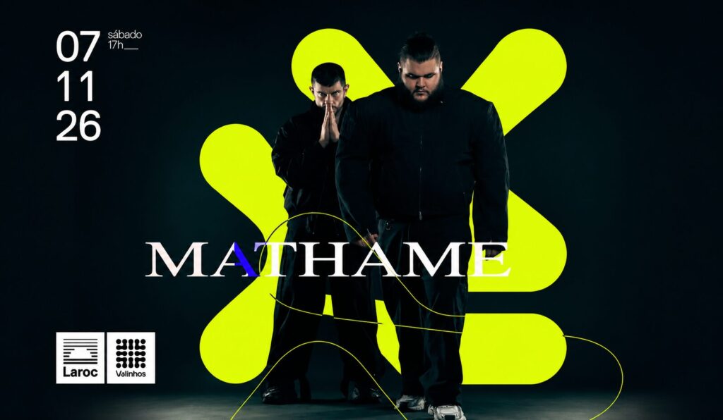 Mathame se apresentando no Laroc Club em Valinhos, SP, com luzes coloridas e público animado.