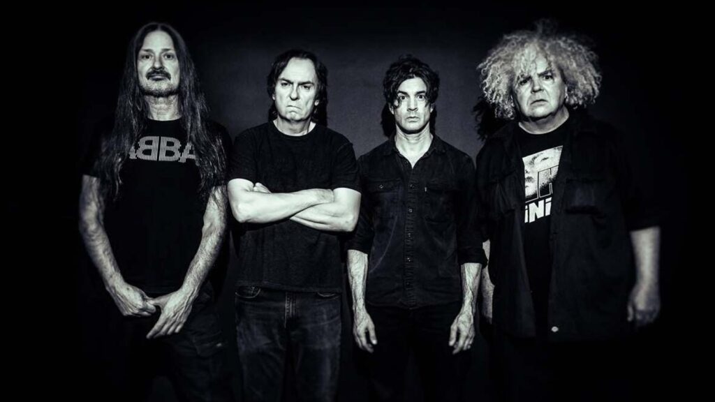 Público animado no festival Levitation Brasil em São Paulo